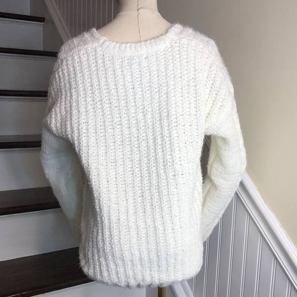 CUPCAKE Ivory Long Sleeve V-Neck Cable Chunky Cable Knit Sweater Sz M NWT - Picture 3 of 13